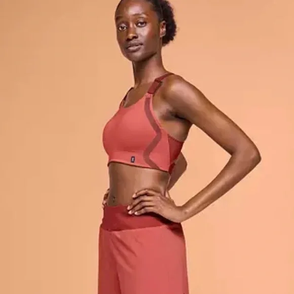 On Women’s Performance Flex Bra Auburn L NWT • High‑Support Athletic Bra